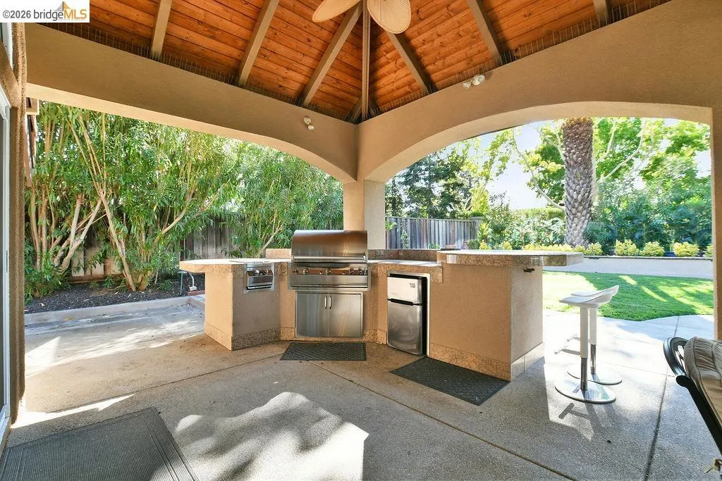 Outdoor Kitchen