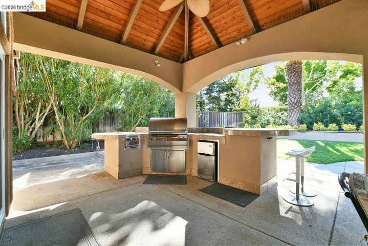 Outdoor Kitchen