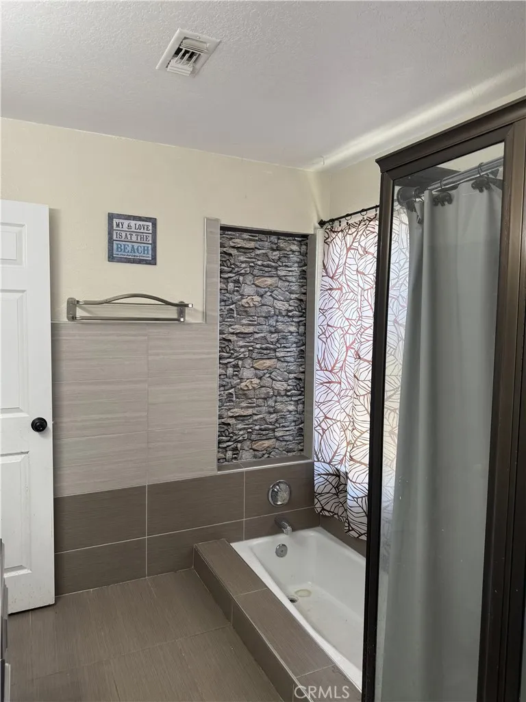 12825 Bermuda Dunes, Victorville, California 92395 — photo 4