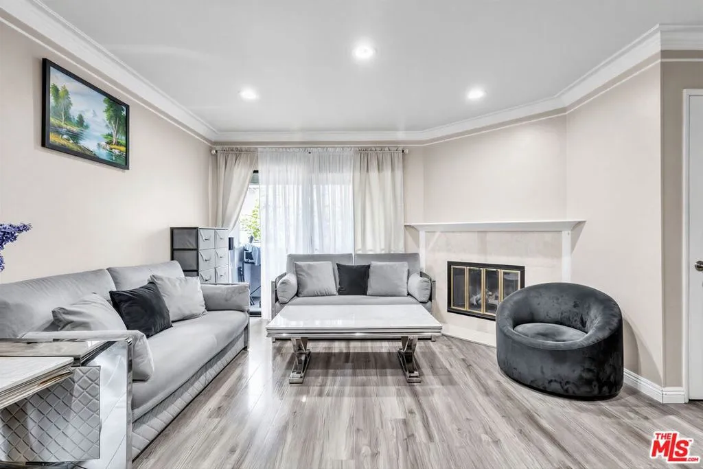 14610 Erwin Street 211, Los Angeles, California 91411 — photo 4