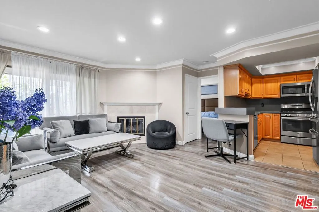 14610 Erwin Street 211, Los Angeles, California 91411 — photo 5