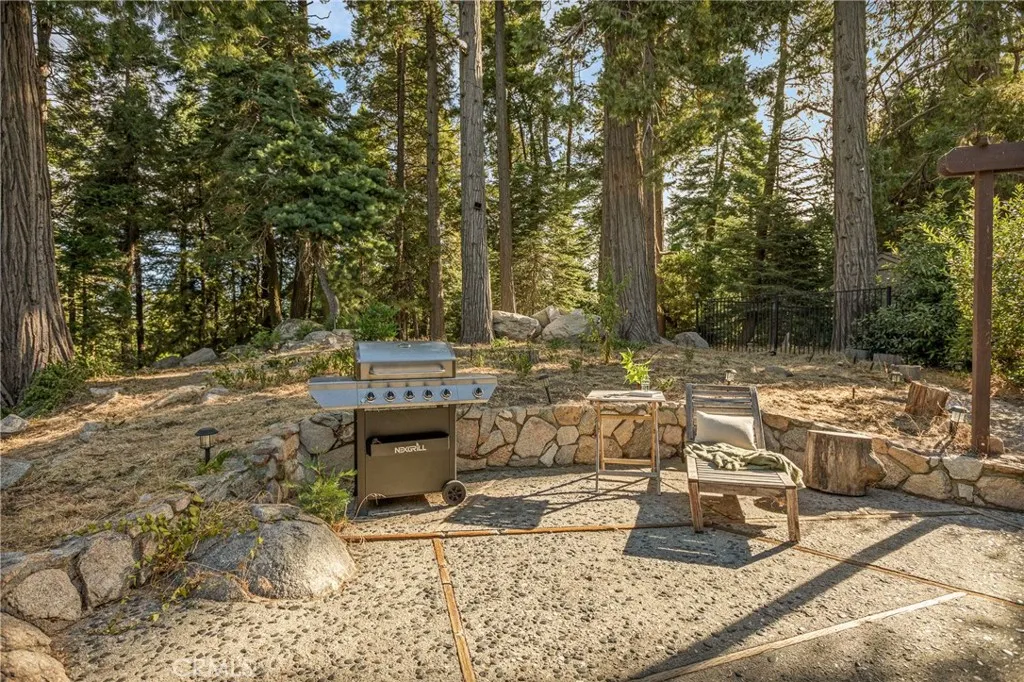 24251 Great View Drive, Crestline, California 92325 — photo 5