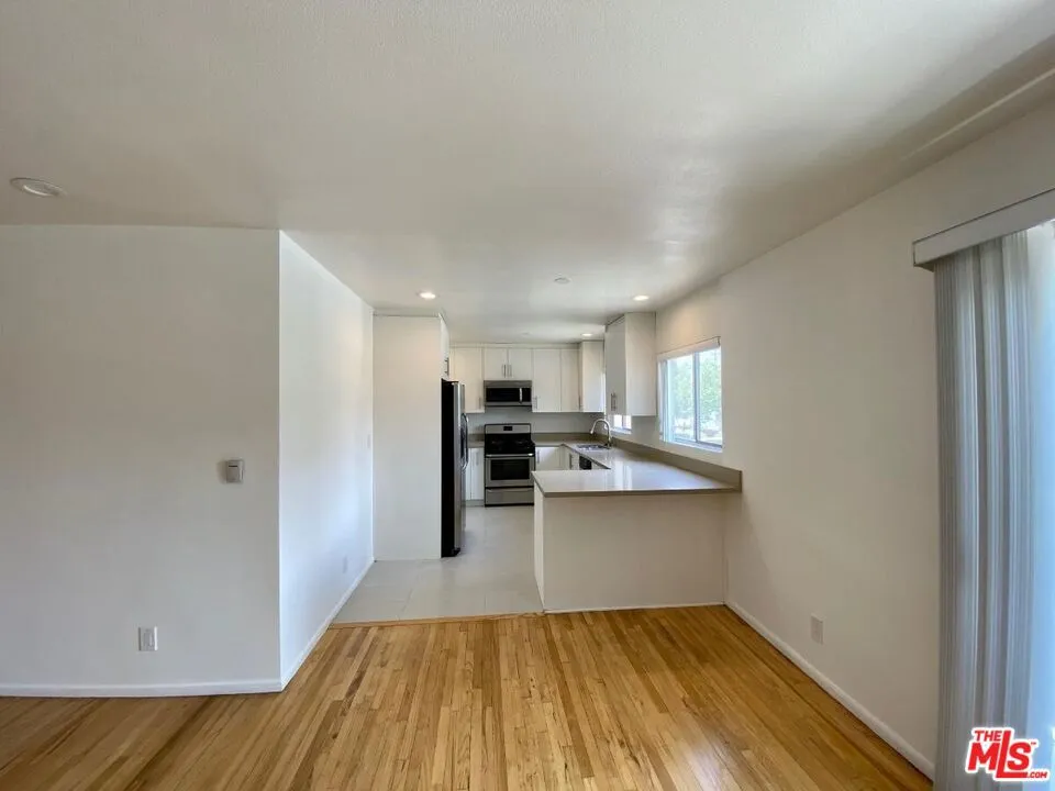 149 S Hayworth Ave