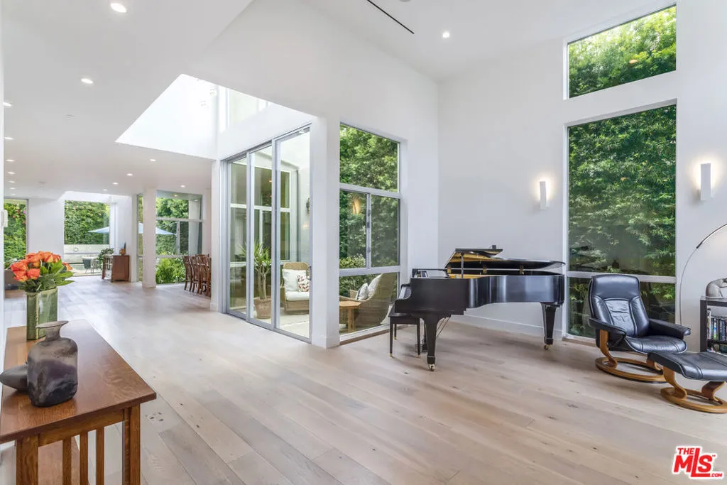 3728 S Barrington Avenue, Los Angeles, California 90066 — photo 4