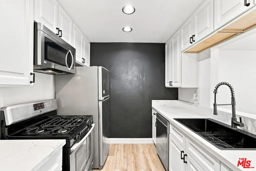4812 Hollow Corner Road 151, Culver City, California 90230 — photo 4