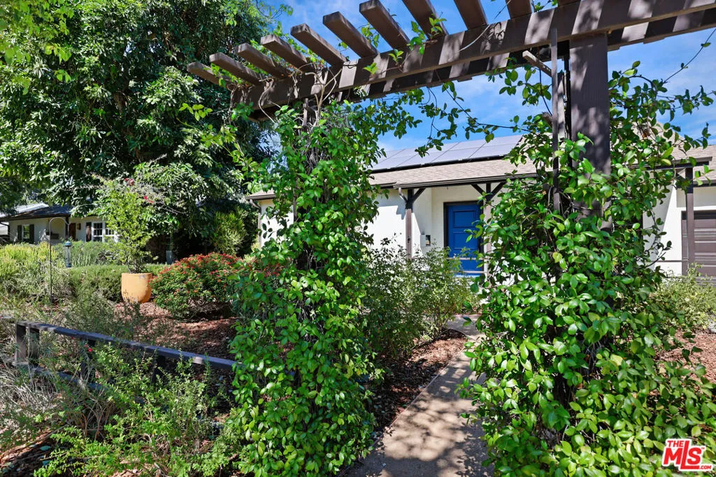 6820 Texhoma Avenue, Lake Balboa, California 91406 — photo 4