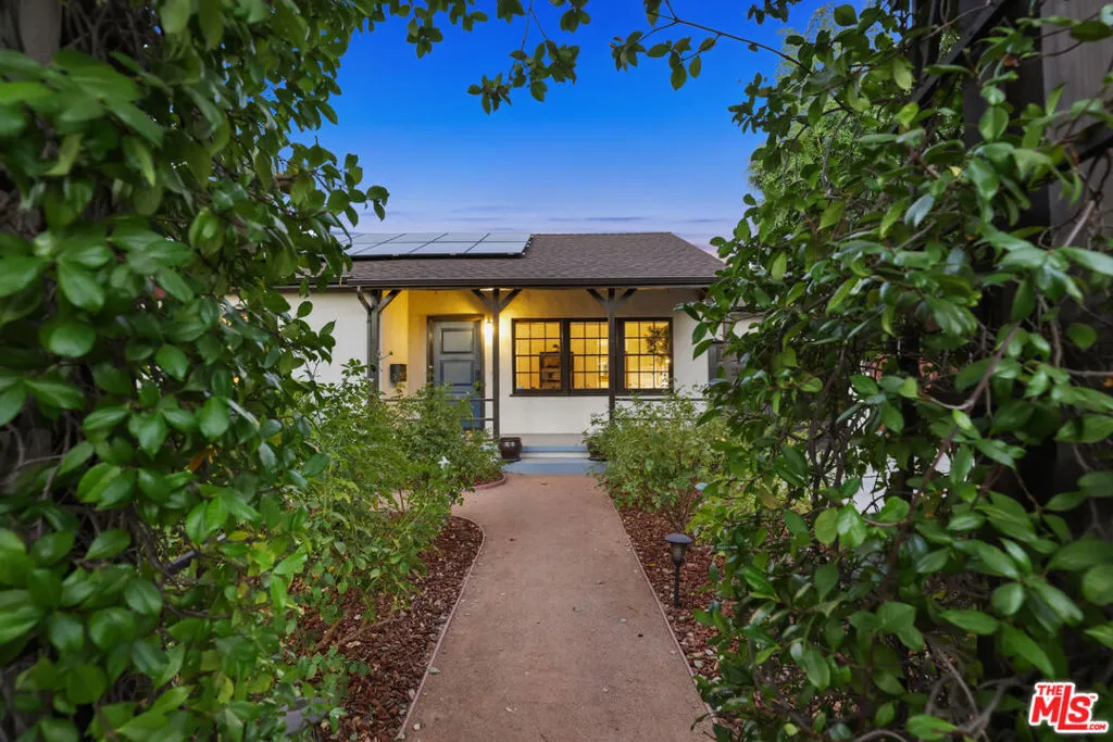 6820 Texhoma Avenue, Lake Balboa, California 91406 — photo 5