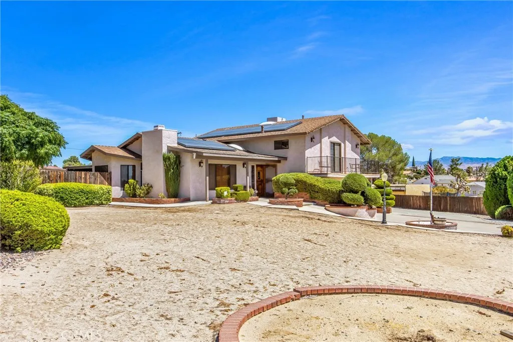 14605 Kokomo, Apple Valley, California 92307 — photo 4
