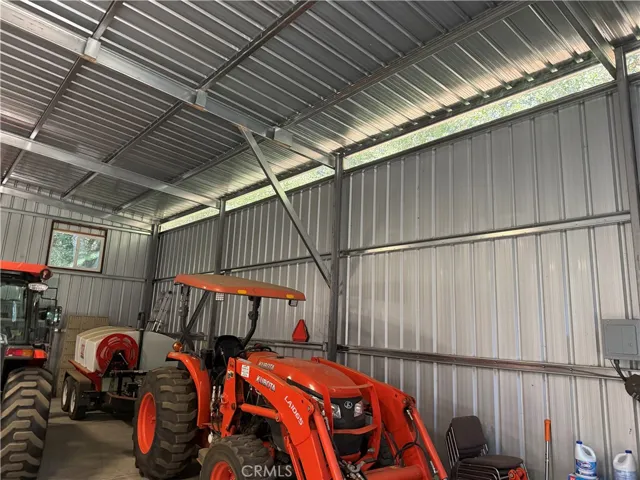 This is an amazing workspace and garage! Natural light!