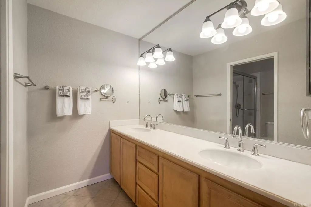 Primary en suite bath