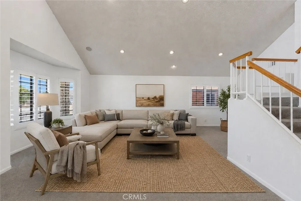 1090 W Huff Street, Rialto, California 92376 — photo 5