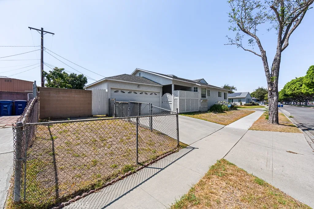 5876 Denmead, Lakewood, California 90713 — photo 4