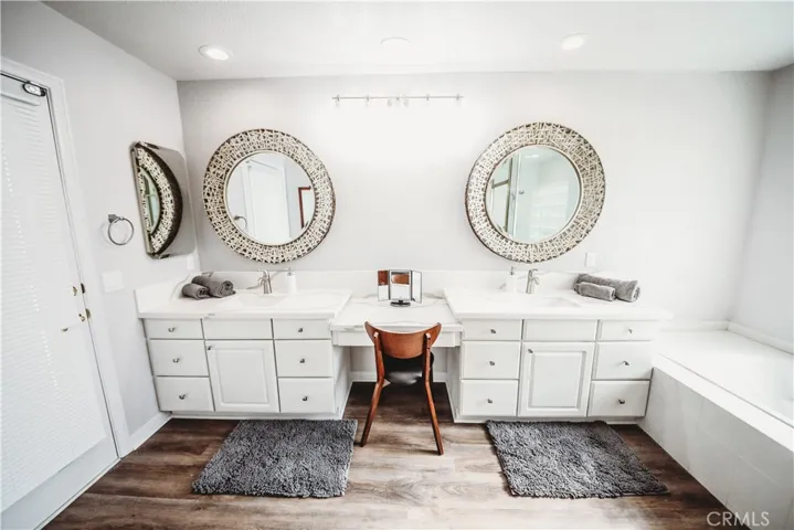 Master Bathroom3
