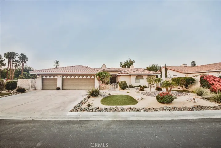 Great Curb Appeal!