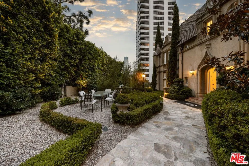 10341 Wilshire Boulevard, Los Angeles, California 90024 — photo 4