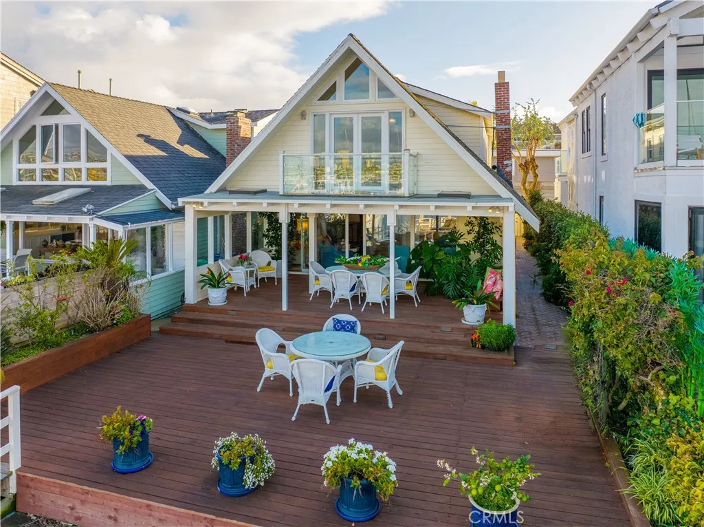1128 E Balboa