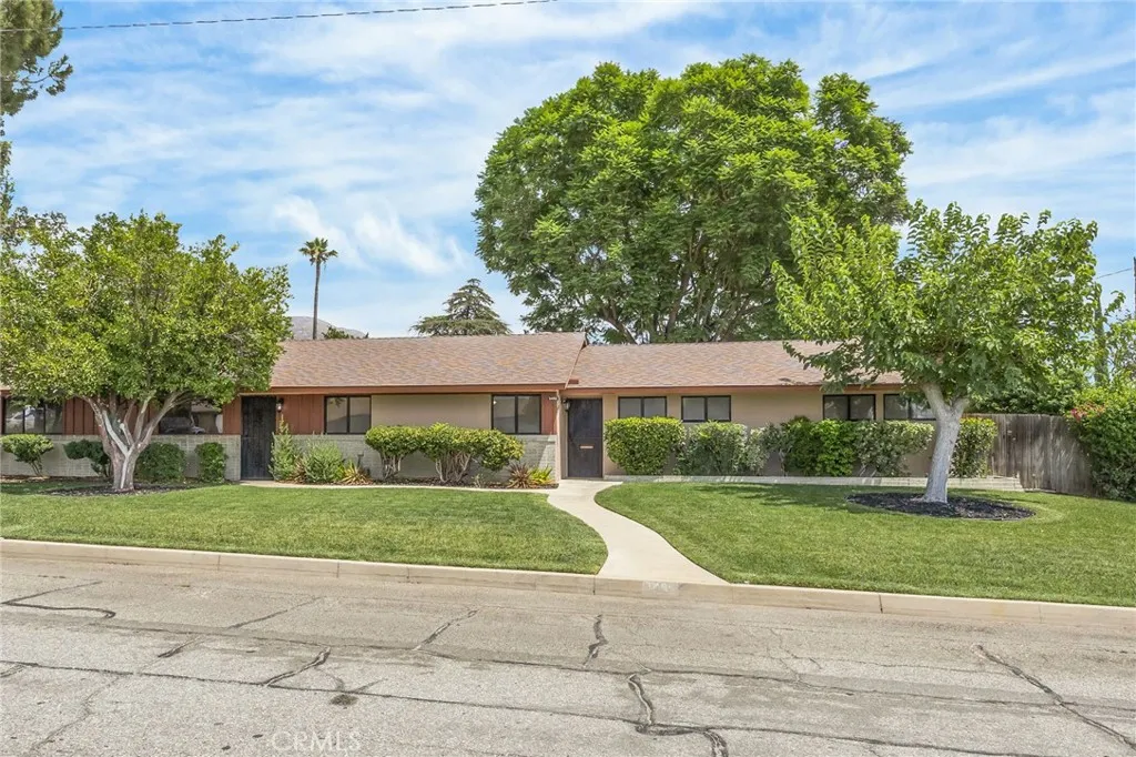 3495 Camellia Dr