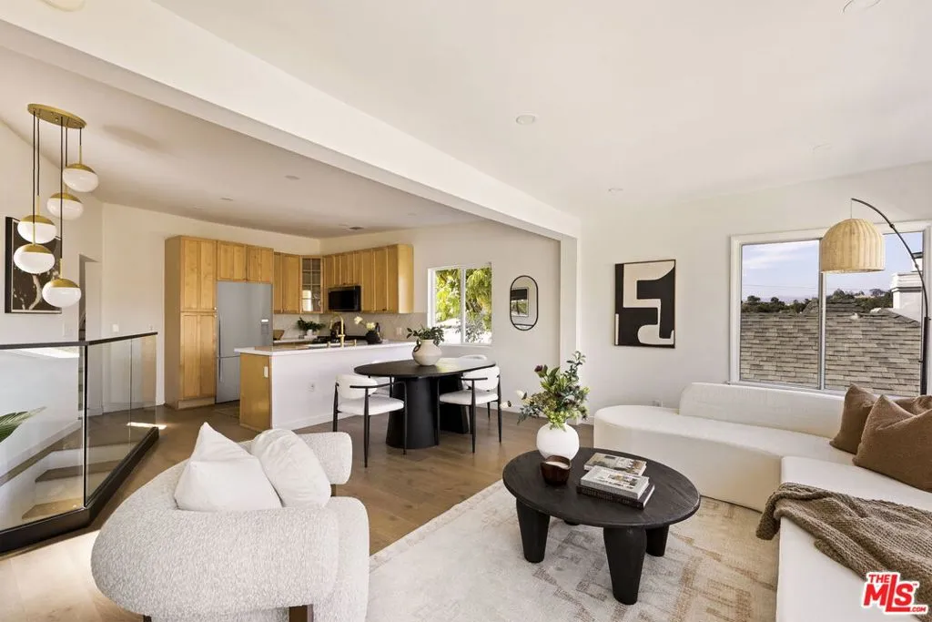 6837 Cahuenga Park
