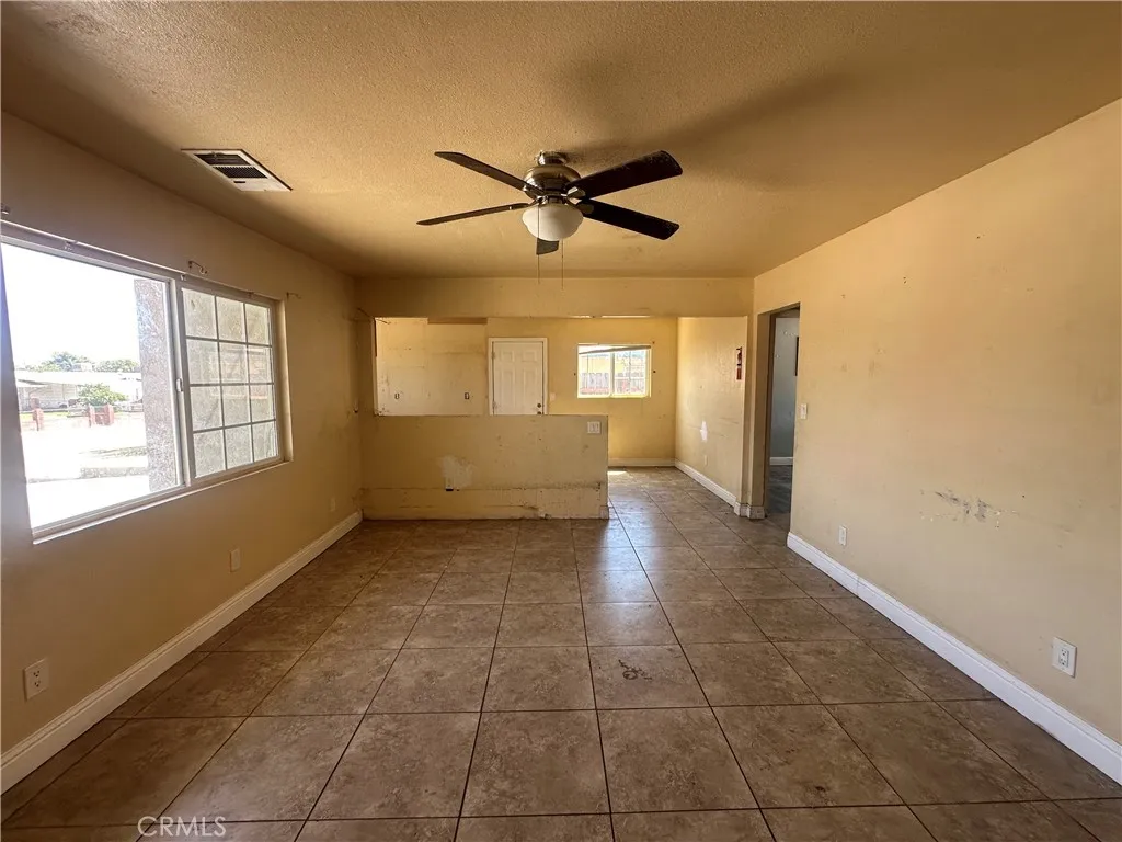 912 Meadows, Bakersfield, California 93306 — photo 4