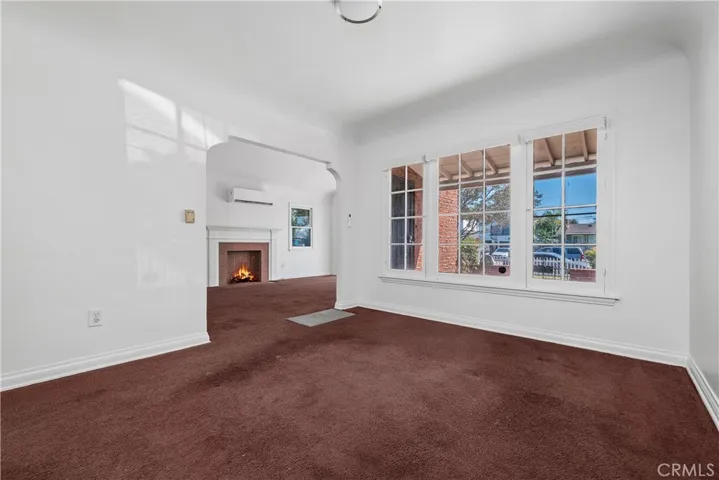 Unstaged Dining Room