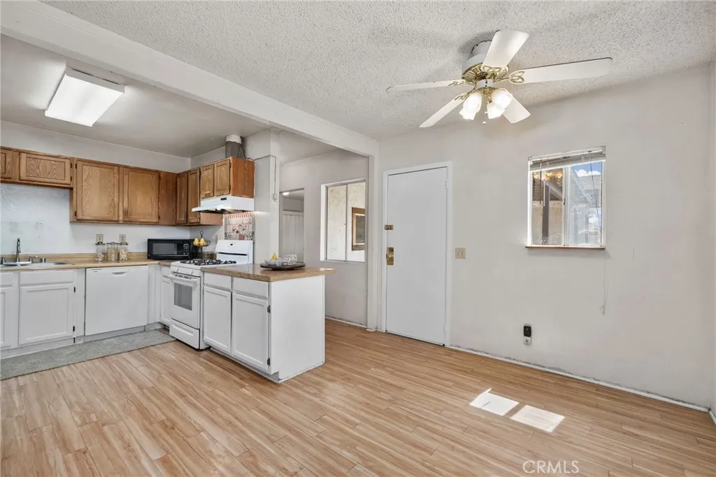 1356 1/2 Bowen, Upland, California 91786 — photo 5