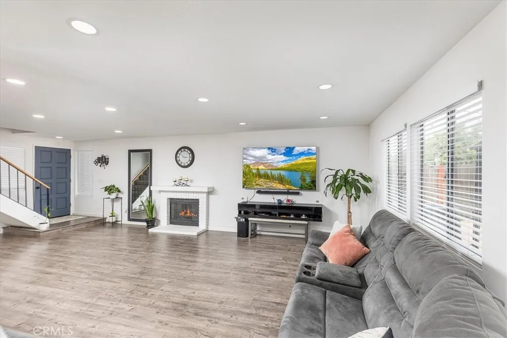 754 De La Luz, Perris, California 92571 — photo 4