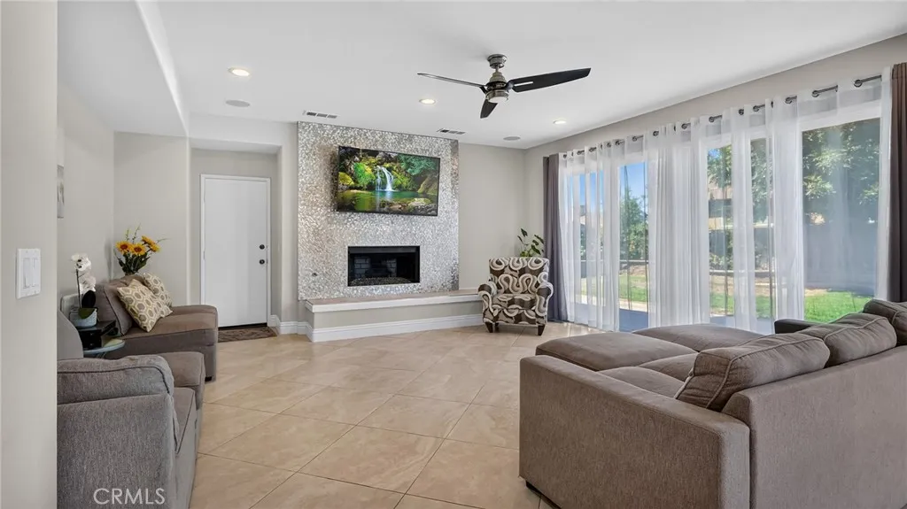 Great room with gas fireplace
