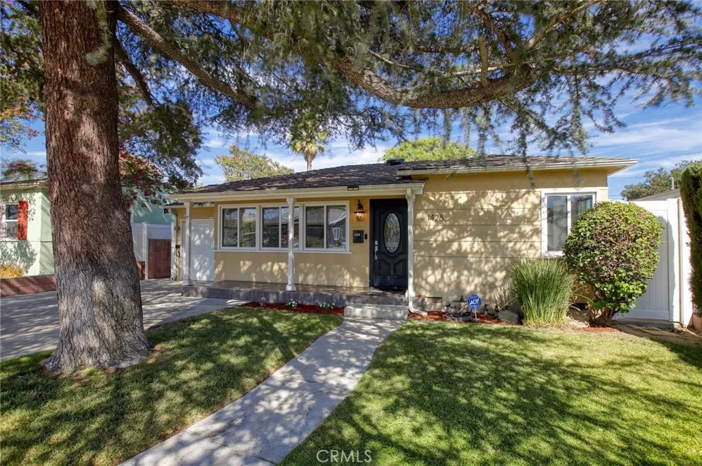 1426 N Avon