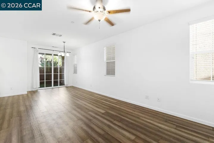 7832 Acorri Walk, Sacramento, California 95823 — photo 4