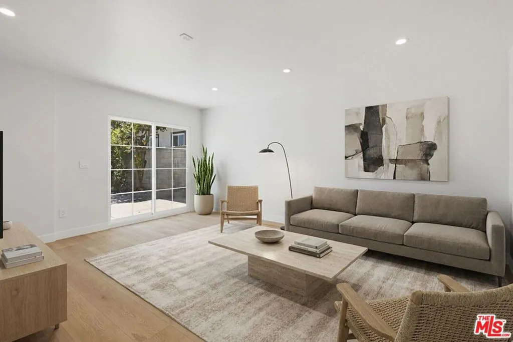 9470 S Harvard Boulevard, Los Angeles, California 90047 — photo 4
