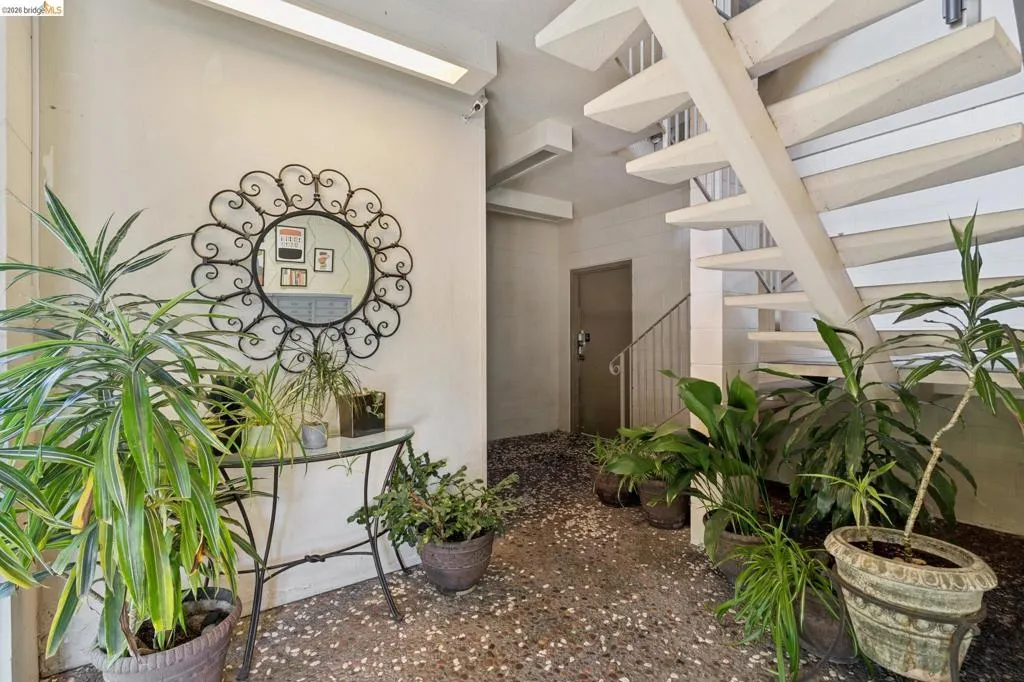 94 Bayo Vista Ave 204, Oakland, California 94611 — photo 4