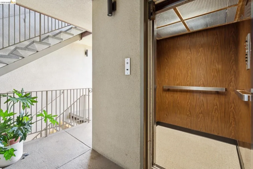 94 Bayo Vista Ave 204, Oakland, California 94611 — photo 5