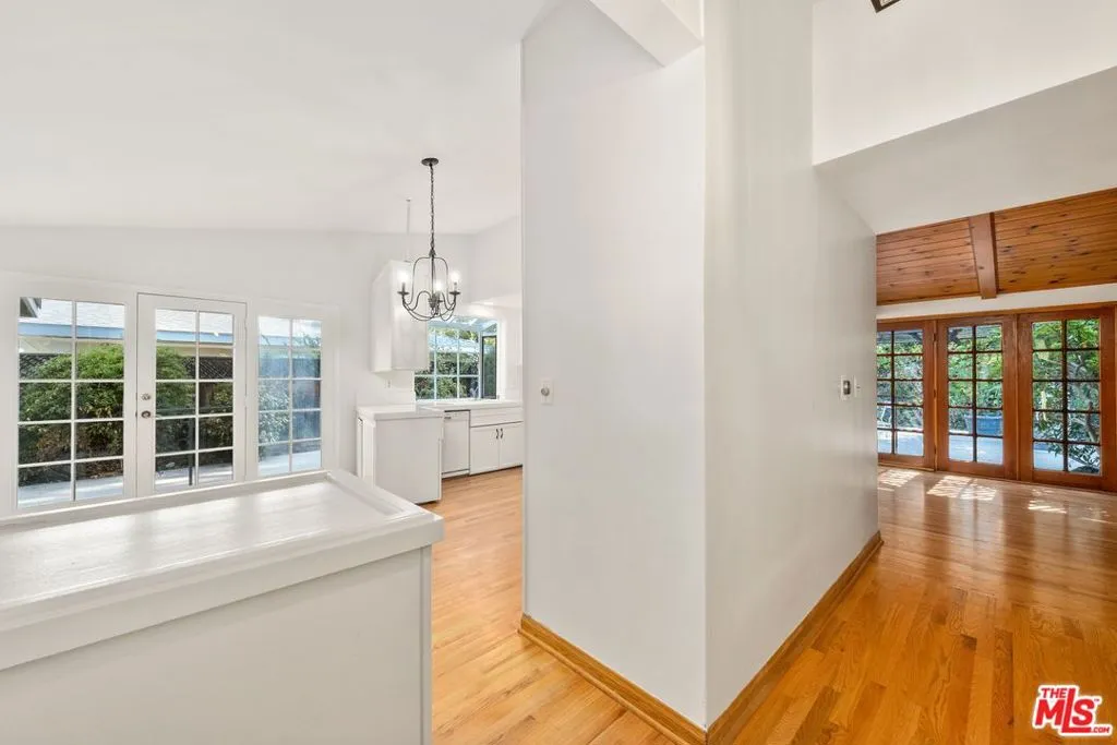 5824 Laramie Avenue, Woodland Hills, California 91367 — photo 4