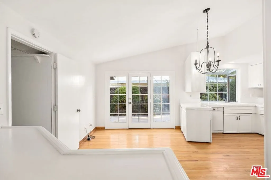 5824 Laramie Avenue, Woodland Hills, California 91367 — photo 5