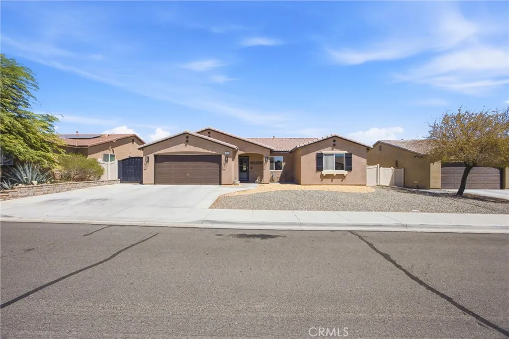 913 Condor, Barstow, California 92311 — photo 4