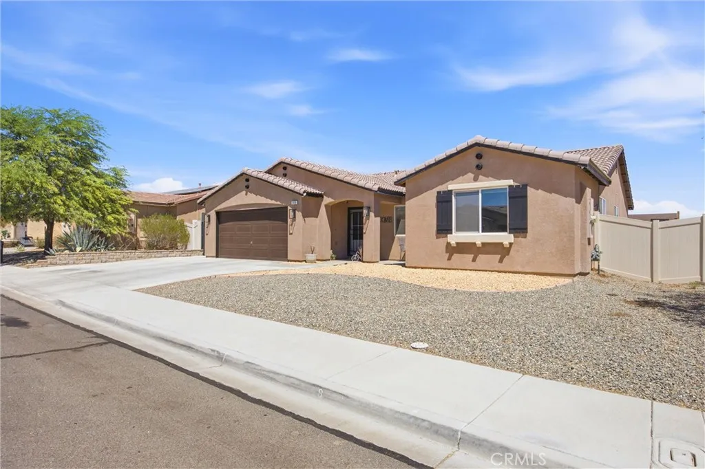 913 Condor, Barstow, California 92311 — photo 5