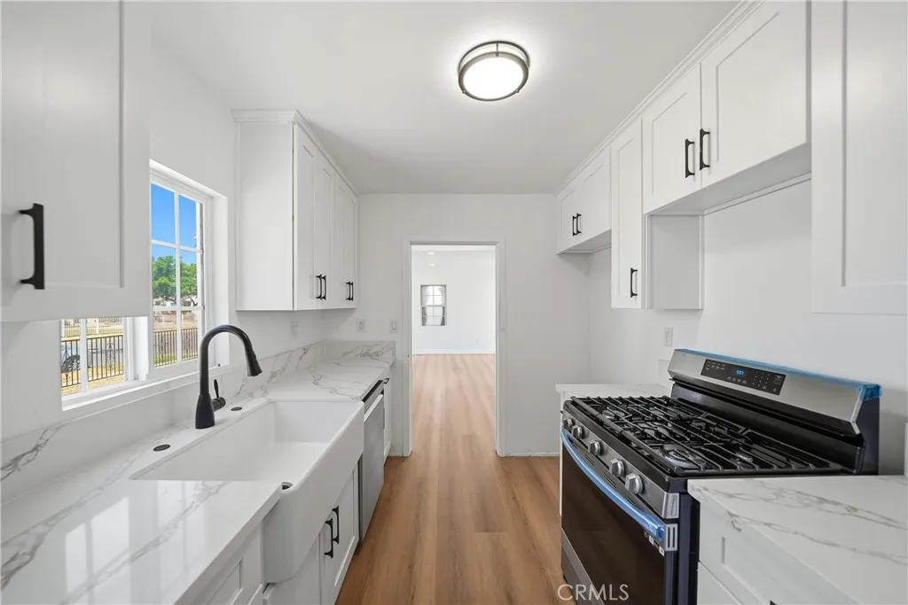 2114 N Bahama Avenue, Los Angeles, California 90059 — photo 4