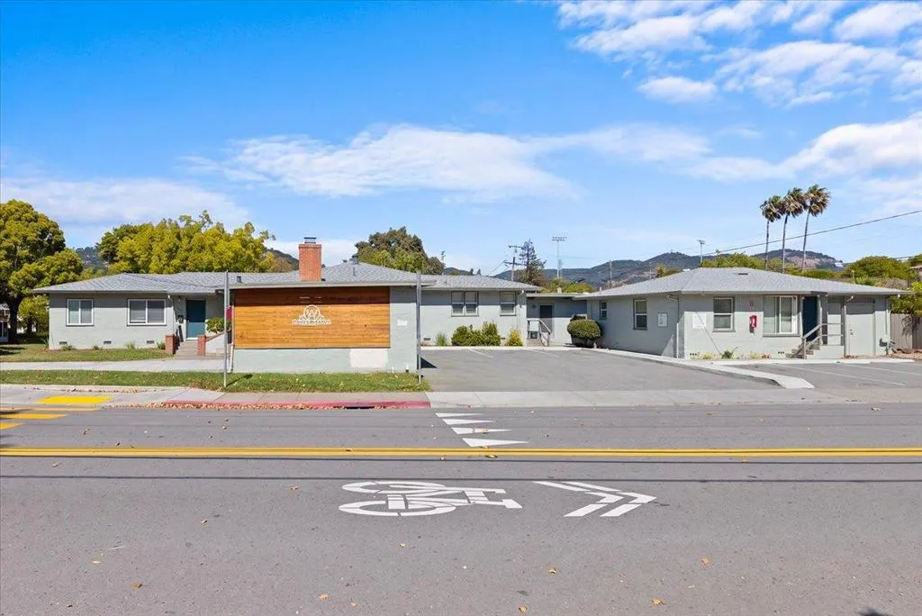390 Woodland Ave