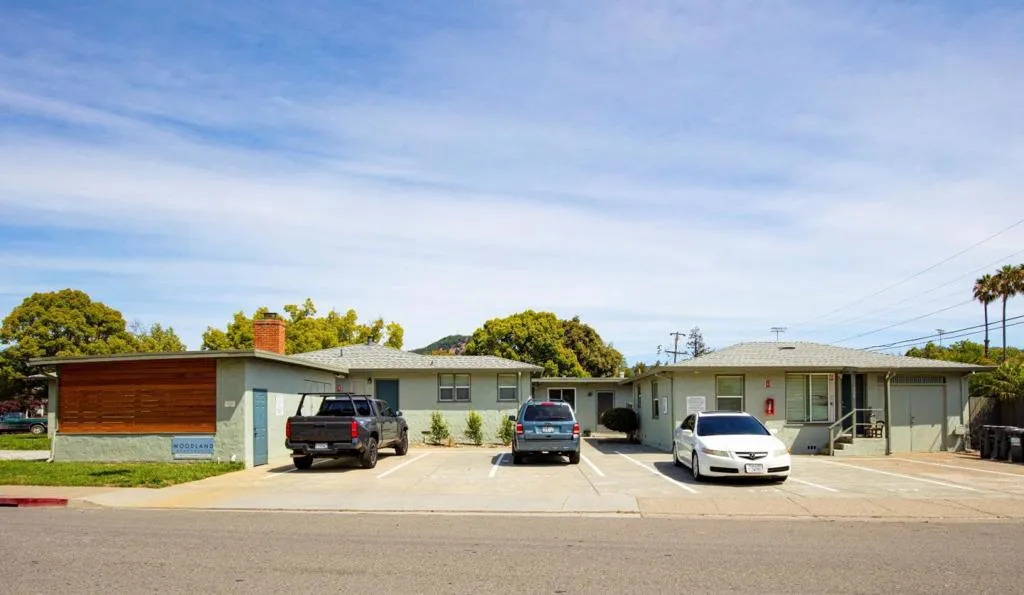 390 Woodland Ave