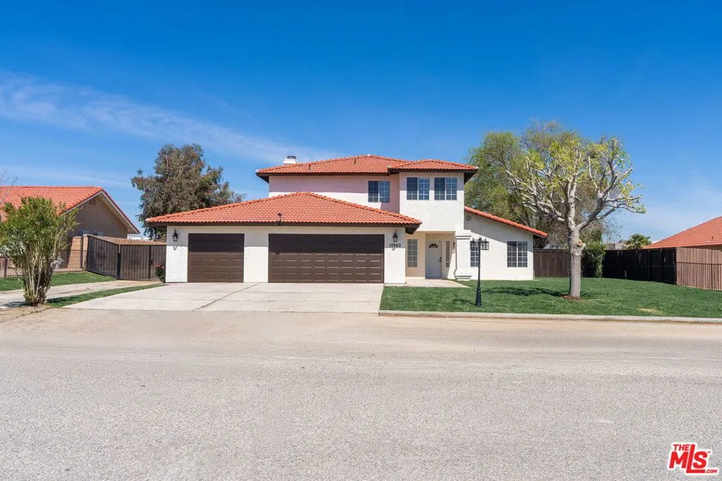 17590 El Cajon Dr