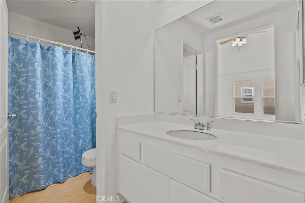 Full bathroom attache to 4th bedroom/ office/ bonus room.