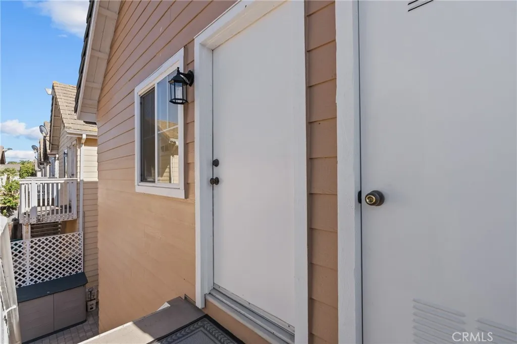 Door to 4th bedroom over garage.