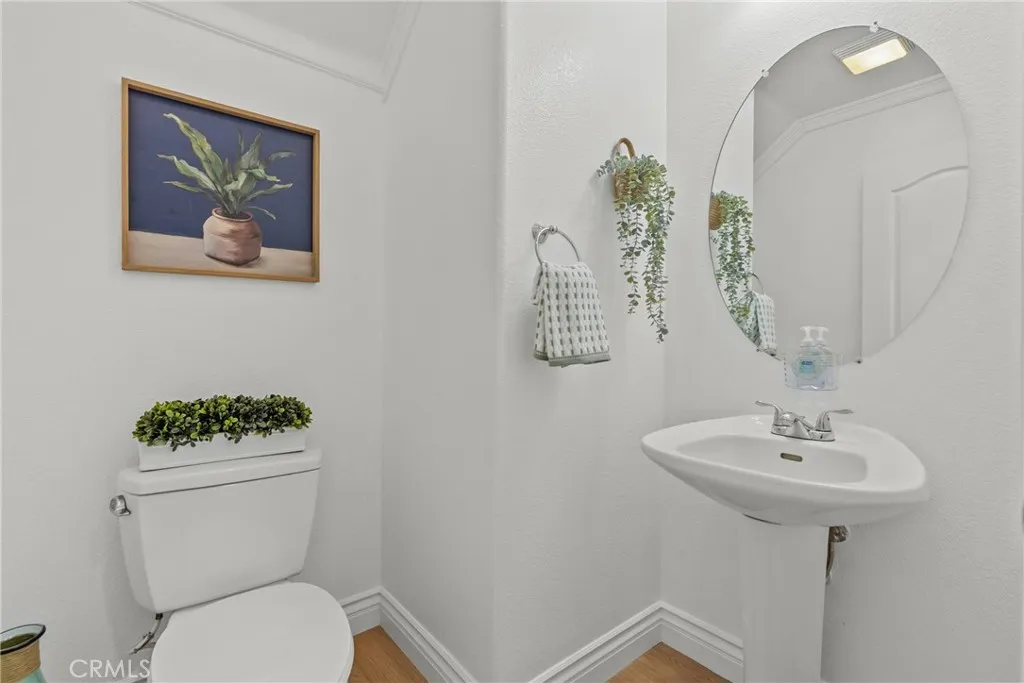 Half guest bathroom.
