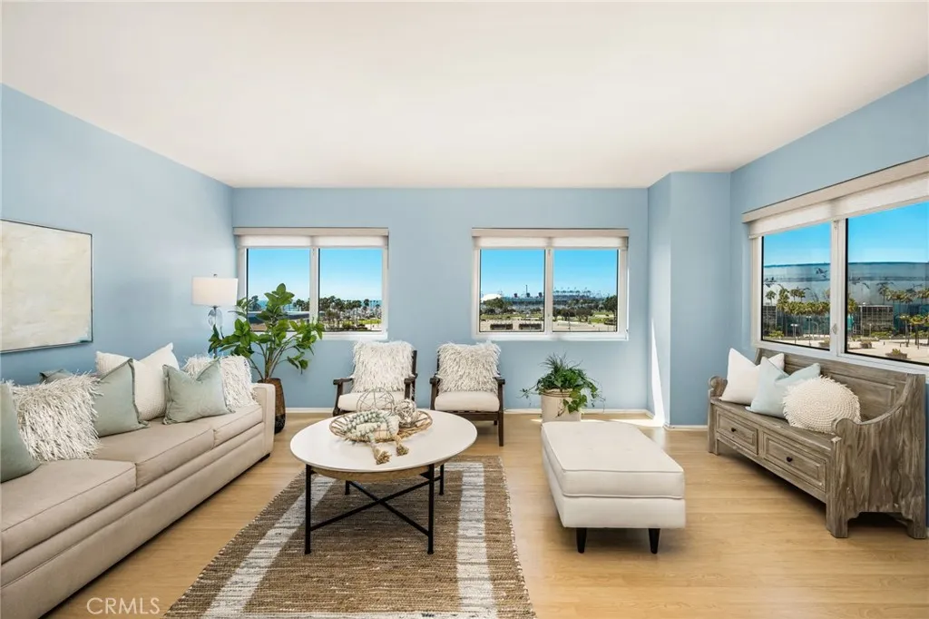 525 E Seaside 403