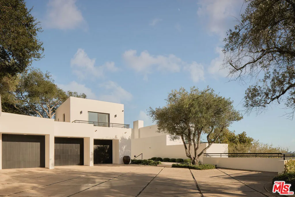 Garage & Detached Guest Suite