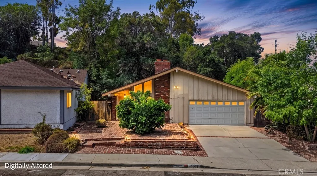1808 E Woodgate