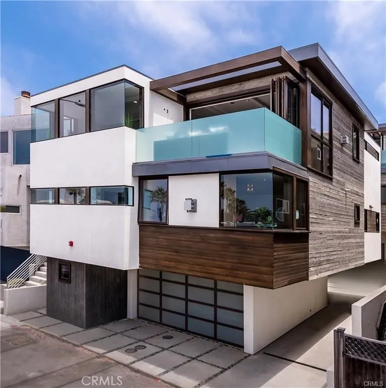 1120 Palm Dr