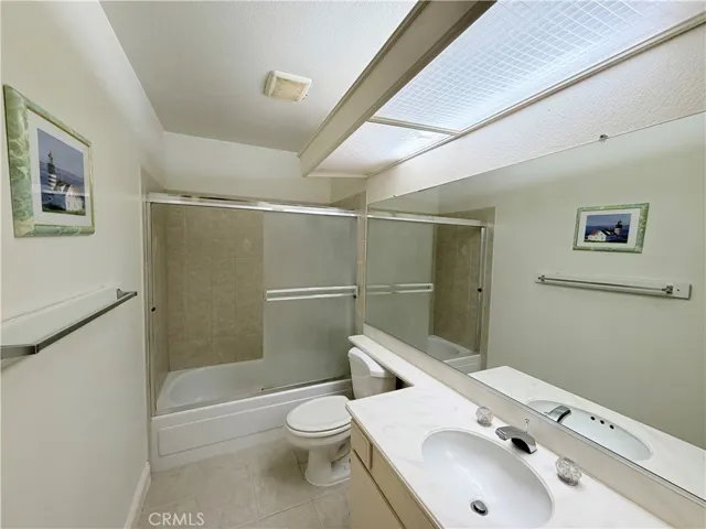 Hall Bathroom Upstairs