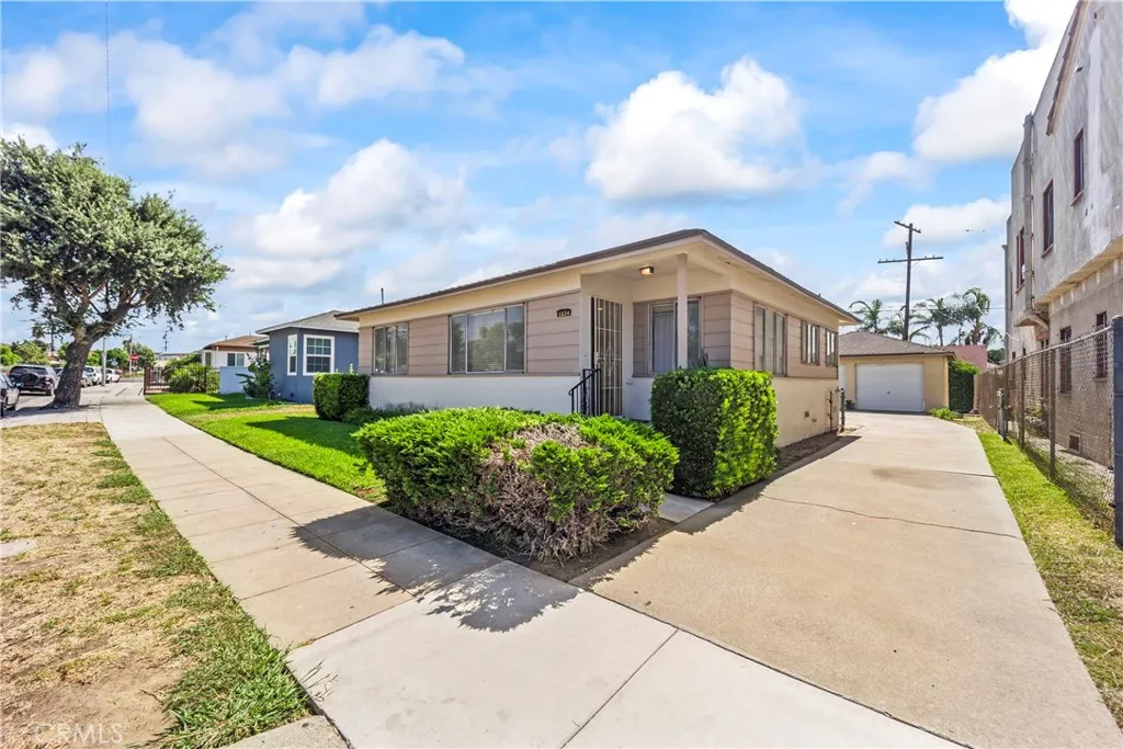 1024 Leonard Avenue, Los Angeles, California 90022 — photo 4