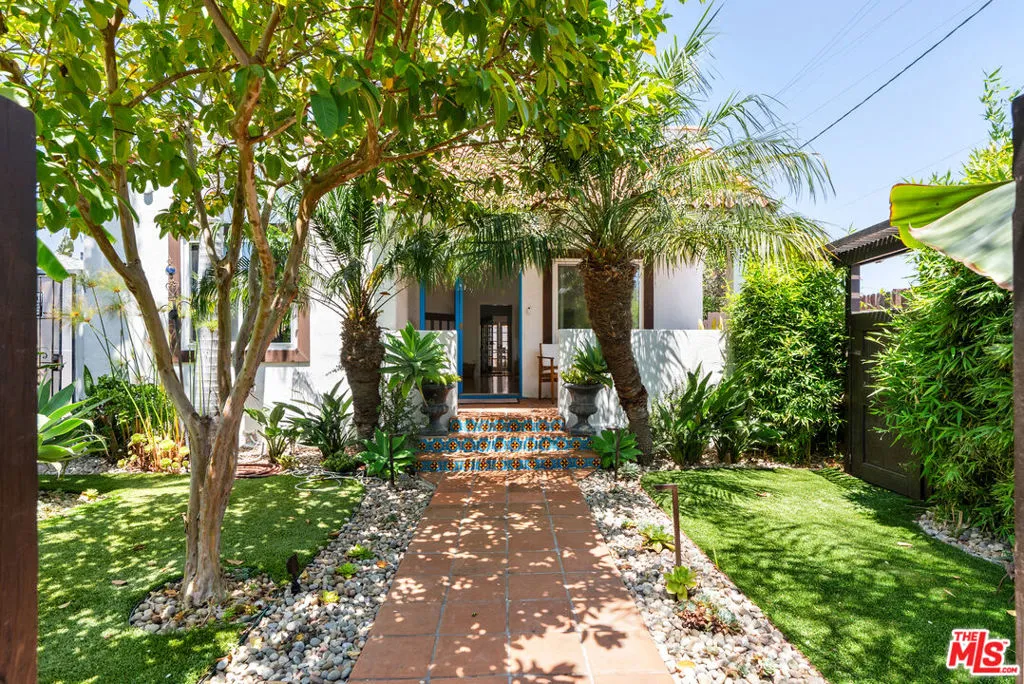 3792 Colonial Ave